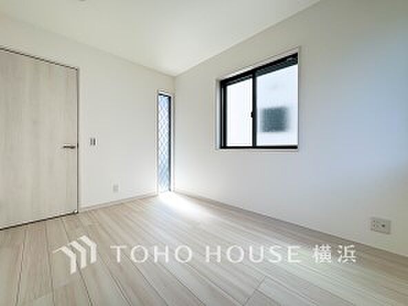 心地よい光と風があふれています。プライベートな自分時間を快適に過ごせるお部屋。