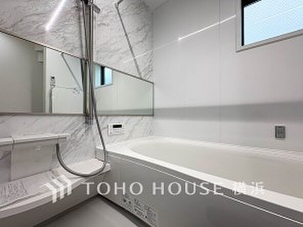 一日の疲れが癒される優雅な時間を堪能できるゆとりあるバスルームです。