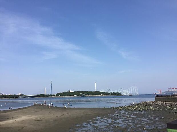 海の公園 1000m 穏やかな波で小さなお子様連れでも安心して遊べる人工の砂浜。潮干狩りシーズンは大勢の人でにぎわう。