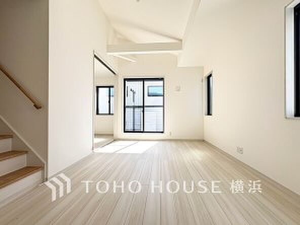 あたたかい日差しがたっぷり降り注ぐLDKは自然と家族の顔があかるい笑顔に。