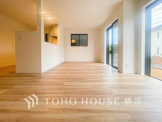 和やかで洗練された空間の演出。寛ぎとコミュニケーションを育む居心地のよい場所。