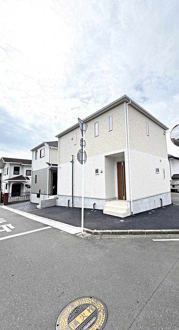 お住まいの顔となる玄関。住まう方のプライドを満たすクオリティを備えています。