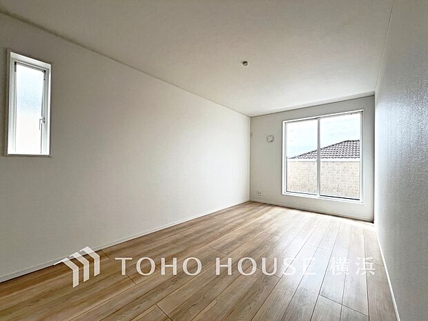 通風・採光にも優れ、心地よい光と風があふれています。プライベートな自分時間を快適に過ごせるお部屋。