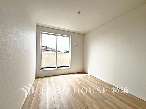 心地よい光と風があふれています。プライベートな自分時間を快適に過ごせるお部屋。