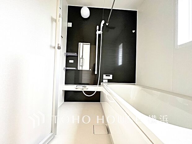 一日の疲れが癒される優雅な時間を堪能できるゆとりあるバスルームです。