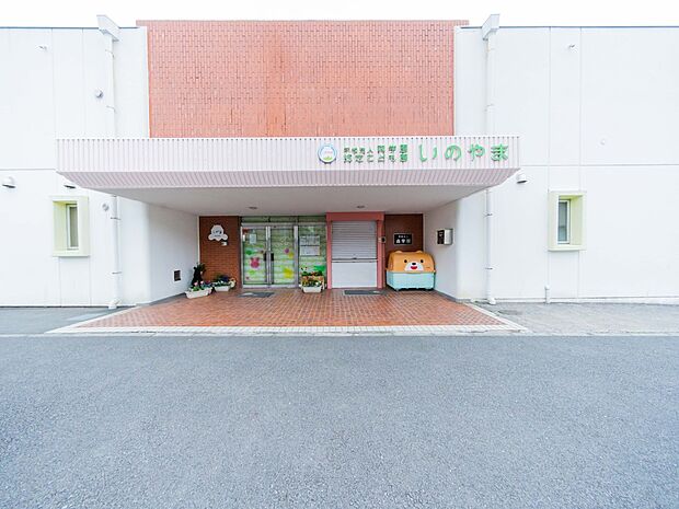 幼保連携型認定こども園いのやま幼稚園・保育園　160m　思いっきり体を動かして遊べるよう園庭や体育館などの施設が充実している園です。 