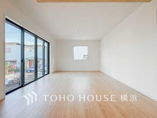 光と風があふれる開放的なリビングダイニングには自然と家族みんなが集まってきます。