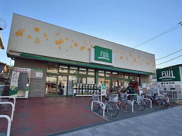 FUJI 天神橋店 850m 生鮮食品やお惣菜などの食料品、生活必需品が揃っています。夜お帰りが遅くても利用できるのがうれしい。