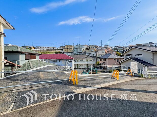 子育て環境、生活利便に優れた住環境に立地し、ゆとりある生活が送れます。(2025年9月撮影)