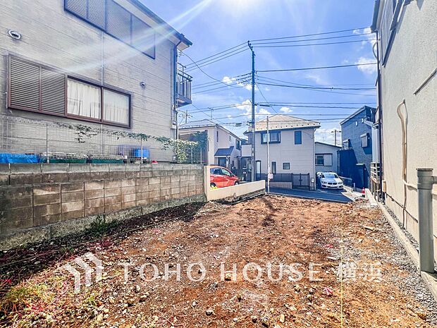 暖かな陽光と爽やかな風がハーモニーを奏でる上質な空間を愉しむ暮らし。（2025年9月撮影）