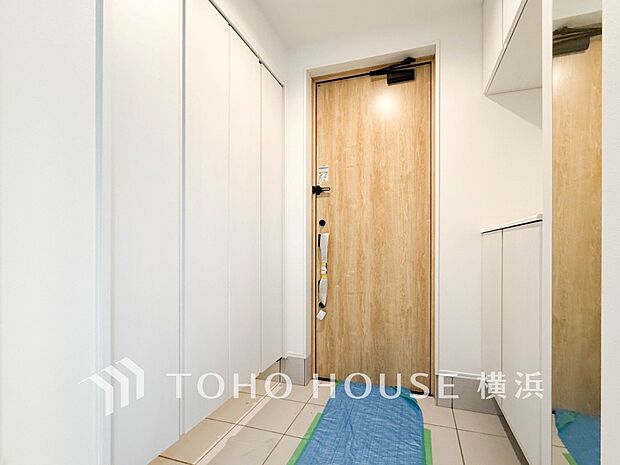 帰り着くたびに洗練されたテイストの空間に迎えられ誇りと喜びを感じる玄関まわりです。