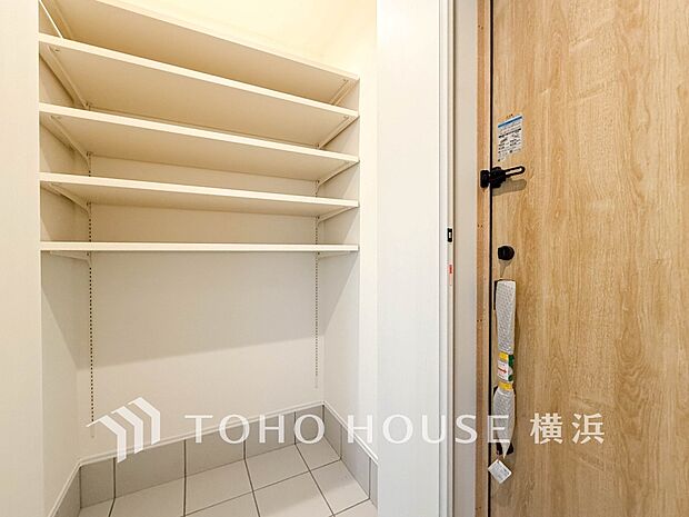 シューズインクローゼット完備でたくさんの靴をしっかり収納。