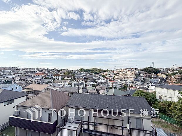 開放的で気持ちの良い眺望と青い空を満喫できます。