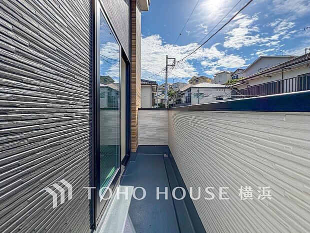 お部屋にも爽やかな風と暖かく柔らかな日差しが差し込み、毎日の暮らしを豊かに彩ります。