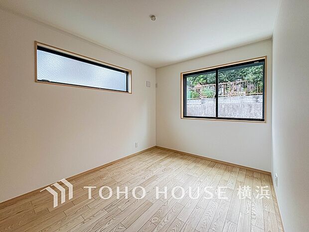 心地よい光と風があふれています。プライベートな自分時間を快適に過ごせるお部屋。