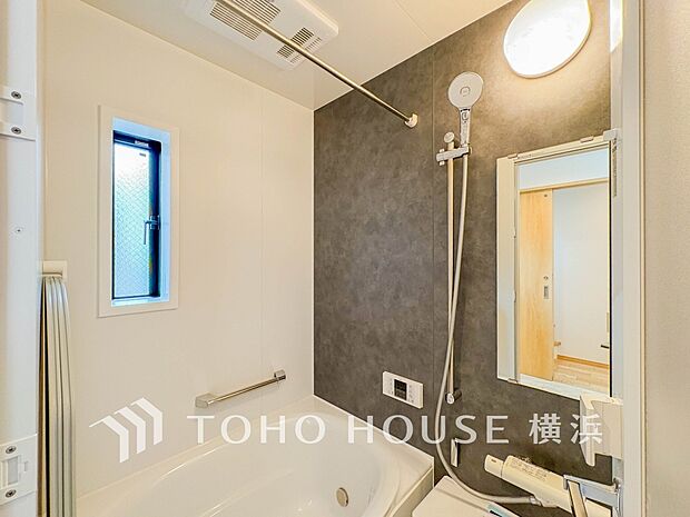 すっきりとした清潔感が感じられ、心身をリフレッシュできる寛ぎを深めてくれるスペースです。