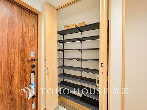 シューズボックス完備でたくさんの靴をしっかり収納。