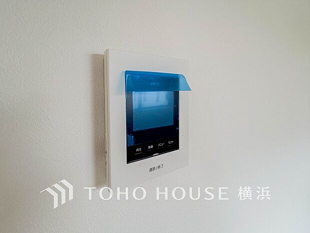 誰が来てもわかる様にモニター付きインターホンを設置。快適と安らぎを合わせた優しい設計。