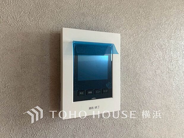 誰が来てもわかる様にモニター付きインターホンを設置。快適と安らぎを合わせた優しい設計。 