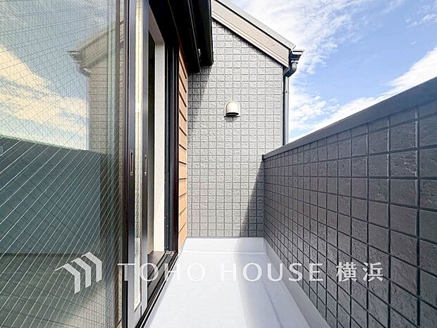 心地よい陽射しや暖かな風を楽しむことが出来るバルコニー。