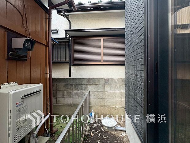 敷地内にもゆとりを感じるスペースがございます。