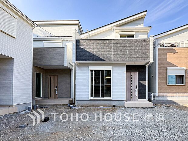 爽やかな青空の下に贅沢なほどに降り注ぐ陽光、豊かな居住性と、クオリティが見事に調和した住空間。