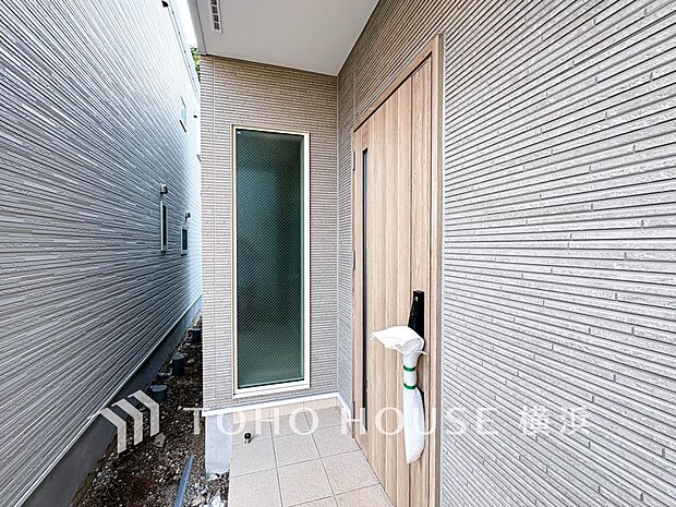 帰宅されるご家族や訪れる方を優しく迎え、安らぎに満ちた生活空間を予感させてくれます。