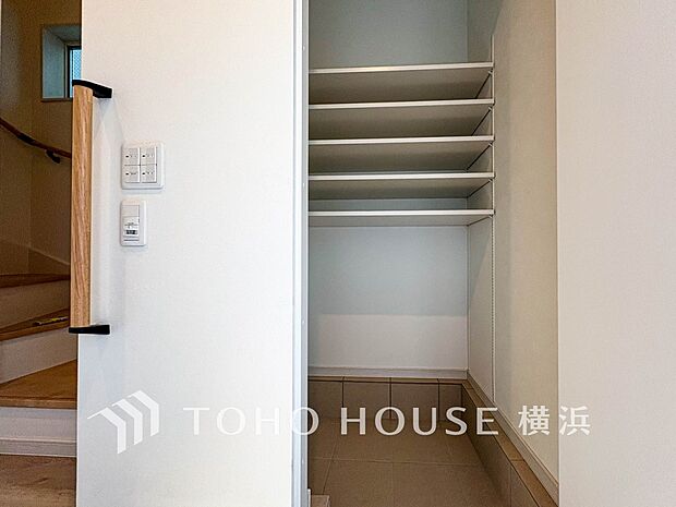 シューズボックス完備でたくさんの靴をしっかり収納。