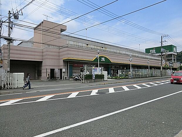 Fuji野比店　1000m　毎日の食卓を彩る食料品が品揃え豊富に揃います。 