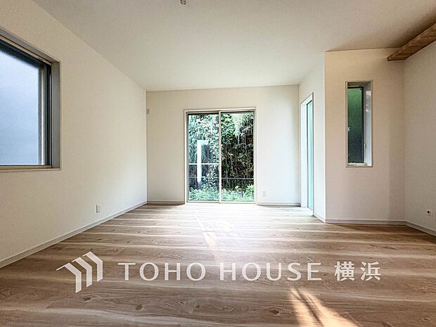 忙しい朝でも、しっかり家族が揃って食事をして頂けるゆとりある大きさのダイニングスペース。