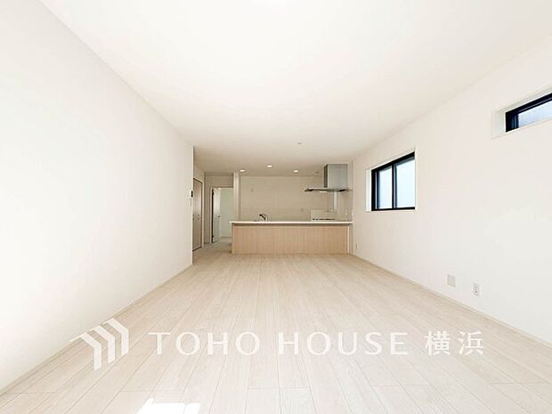 豊かな光が照らすこの場所は、たわいもない会話を楽しみ、ゆったりとした時間を過ごす場所。