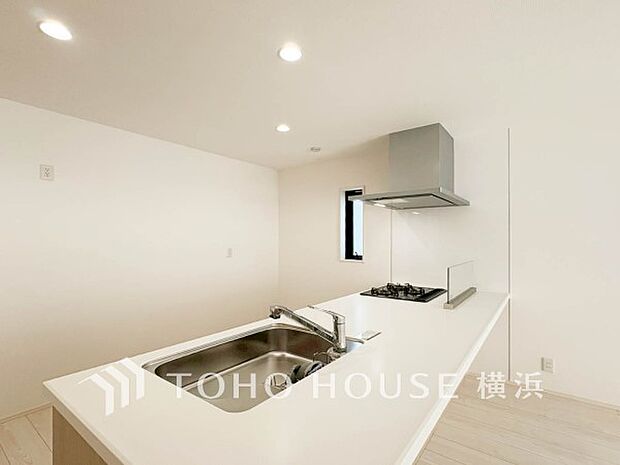 対面キッチンでリビングのご家族と会話を楽しみながらお料理できます。