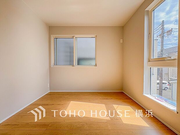 心地よい光と風があふれています。プライベートな自分時間を快適に過ごせるお部屋。