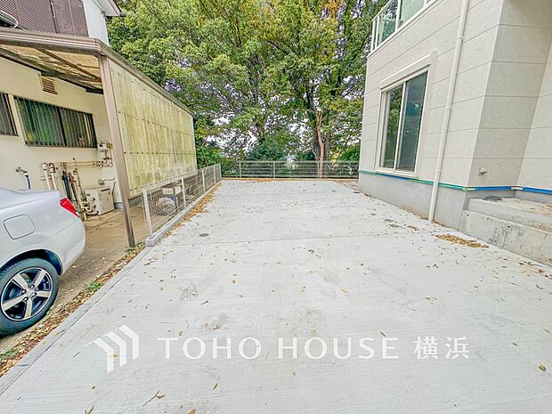 十分な広さのカースペースは、お車2台分の広さがあります。