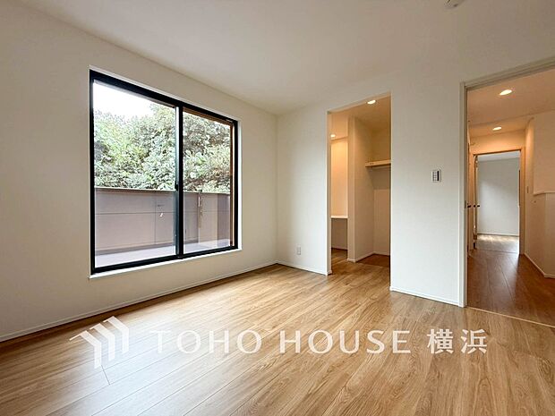 通風・採光にも優れ、心地よい光と風があふれています。プライベートな自分時間を快適に過ごせるお部屋。