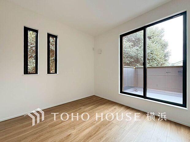 心地よい光と風があふれています。プライベートな自分時間を快適に過ごせるお部屋。