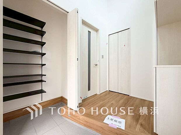 シューズインクローゼット完備でたくさんの靴をしっかり収納。