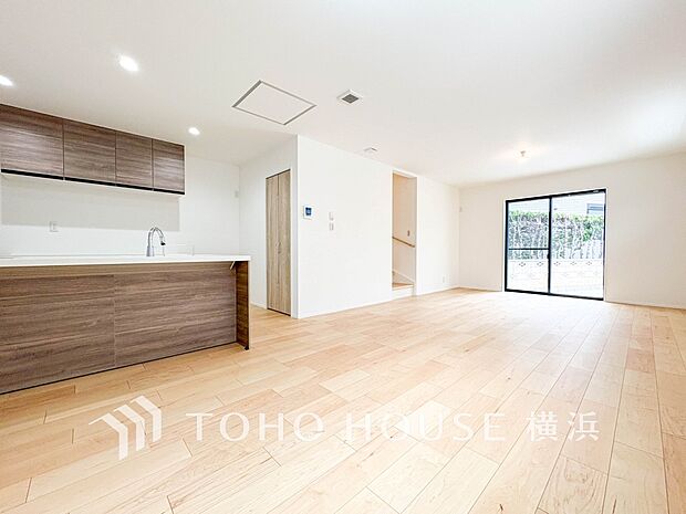 対面キッチンでリビングのご家族と会話を楽しみながらお料理できます。 4号棟 