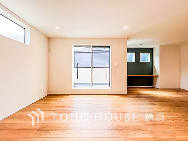 家族と過ごす時間を大切にしたい方にぴったりの明るくゆとりある住空間です。（A号棟）