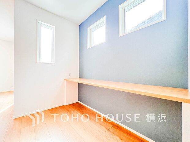 ちょっとしたデスクワークにもマルチに利用可能なワークスペース。（A号棟）