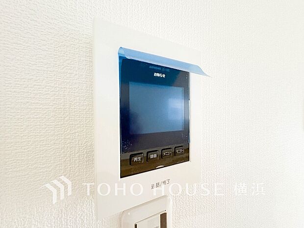 誰が来てもわかる様にモニター付きインターホンを設置。快適と安らぎを合わせた優しい設計。 