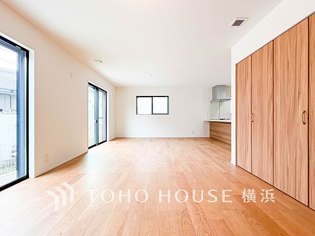 あたたかい日差しがたっぷり降り注ぐLDKは自然と家族の顔があかるい笑顔に。