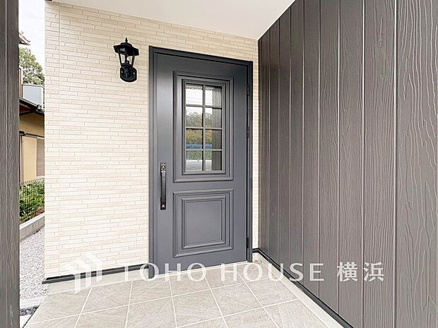 お住まいの顔となる玄関。住まう方のプライドを満たすクオリティを備えています。