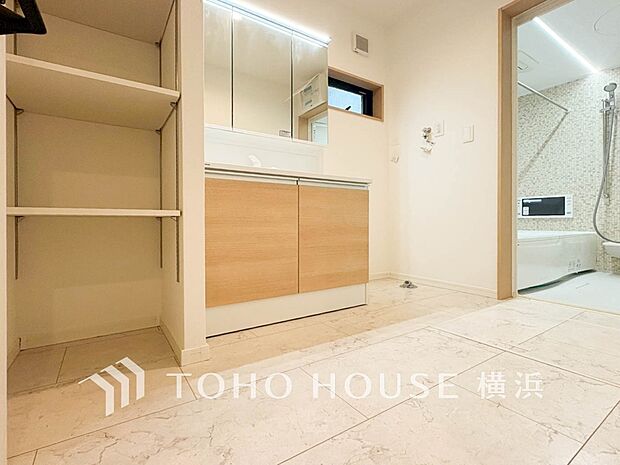 脱衣スペースを含む空間はゆとりの広さを設け、スッキリ保てます。