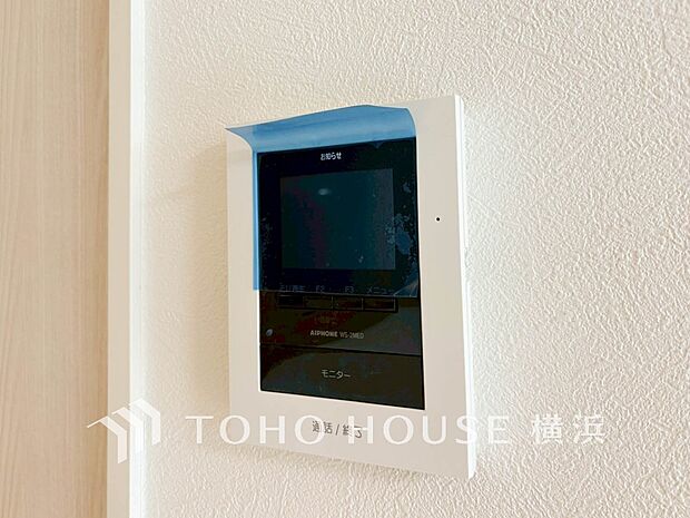 誰が来てもわかる様にモニター付きインターホンを設置。快適と安らぎを合わせた優しい設計。 