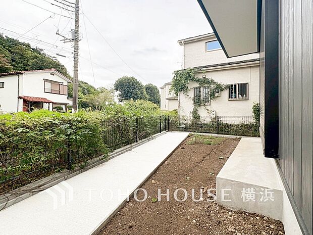 たっぷり降り注ぐ日差しの下バーベキューを楽しんだり、大切な家族やペットと楽しい休日を。