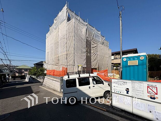 暖かな陽光と爽やかな風がハーモニーを奏でる上質な空間を愉しむ暮らし。（2025年11月撮影）