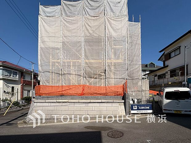 忙しく過ぎゆく日常を置き去るほど、ゆったりした時間が流れる住環境。(2025年11月撮影)