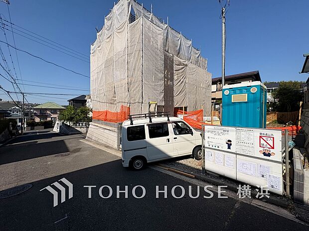 敷地内に駐車スペースがあると、日々の暮らしのをスムーズに運ぶ事が出来ます。(2025年11月撮影)