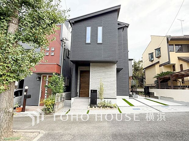 お住まいの顔となる玄関。住まう方のプライドを満たすクオリティを備えています。